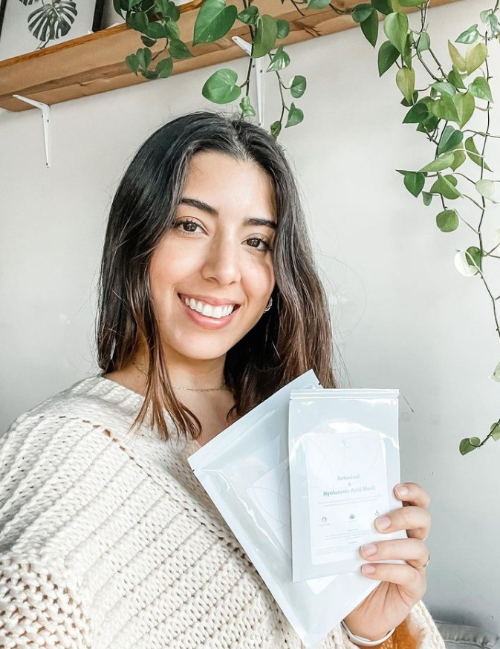 Olecea Beaute Botanical Mask Model holding