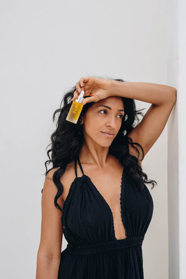 Model holding Lilac + Flint Serum