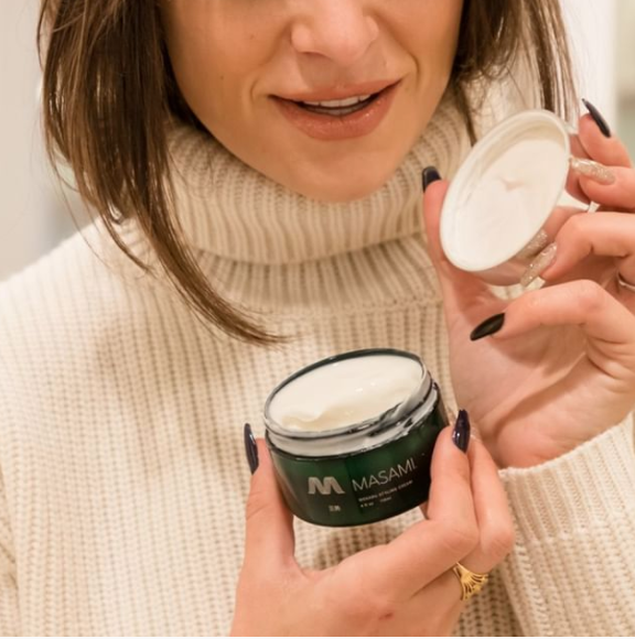 MASAMI Styling Cream texture model