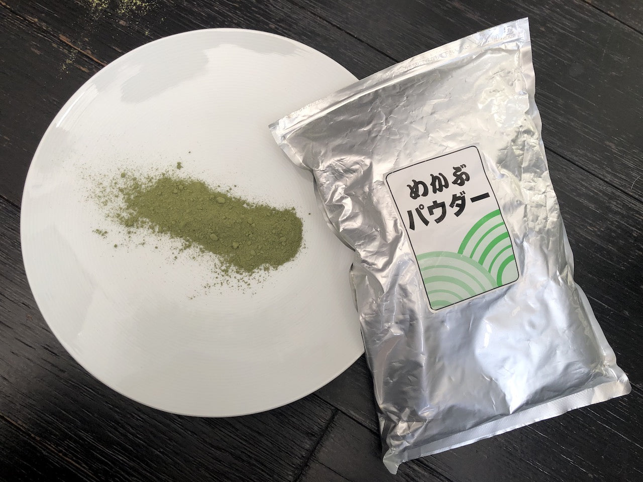 Japanese plate with Mekabu powder