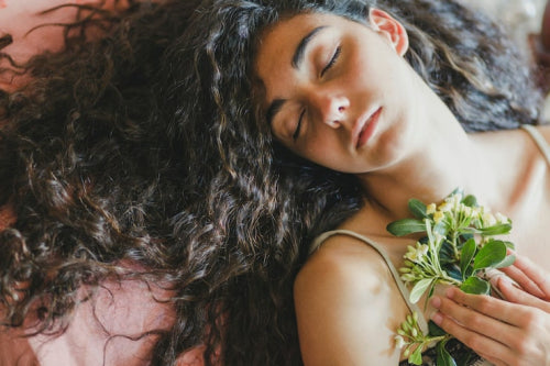 How to Hydrate Your Hair NaturallyNo Salon Needed