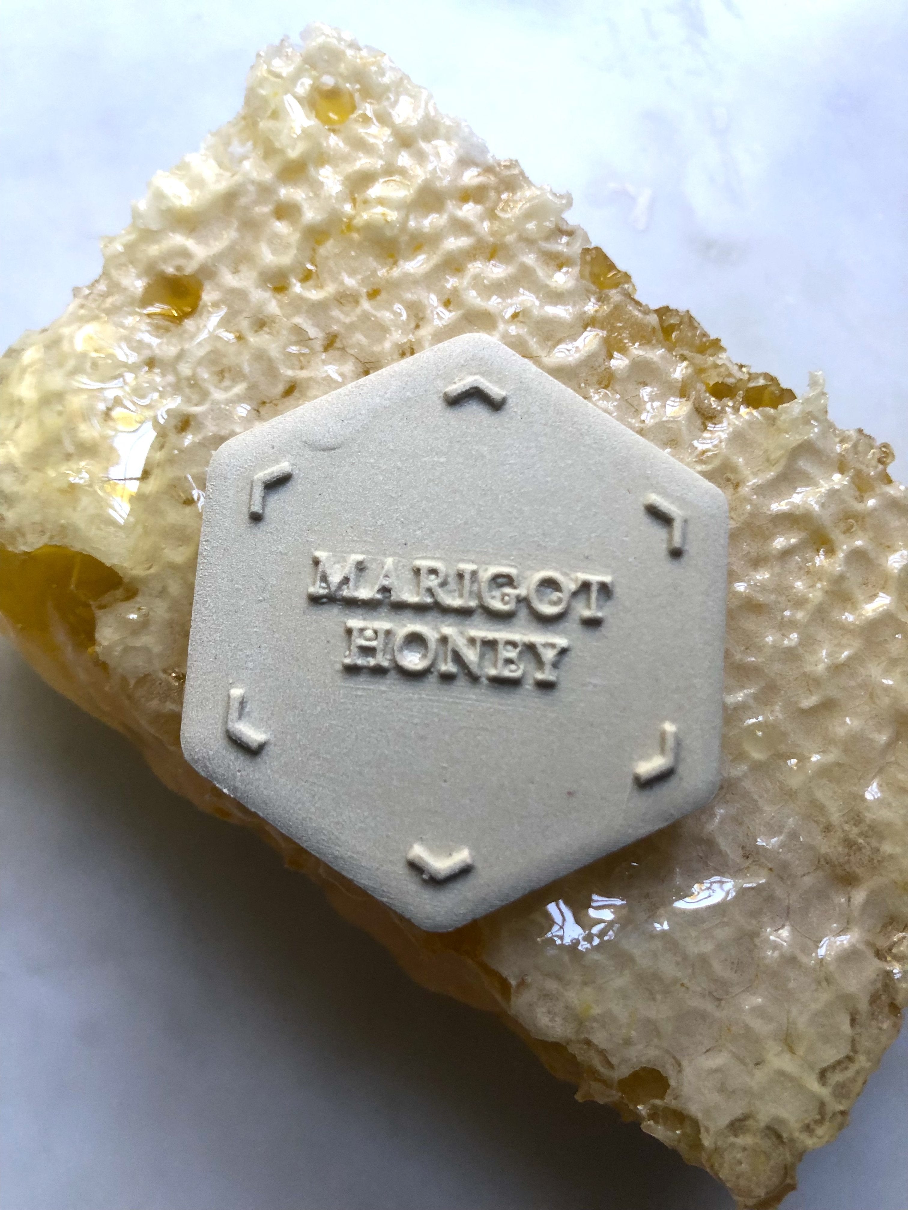 Marigot Honey Scent Coin by Isle de Nature